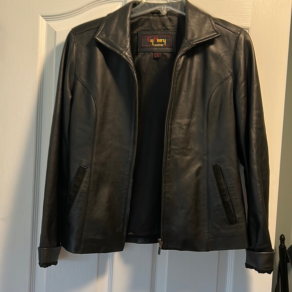 Jackets & Blazers - Woman leather jacket. Size small.